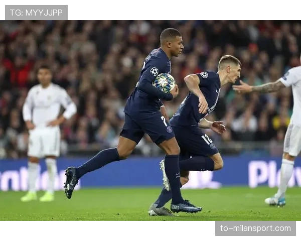 皇马阶段性试验三中卫体系 为欧冠关键战储备方案